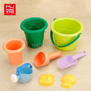 Kit per Costruire Castelli <span class=keywords><strong>di</strong></span> <span class=keywords><strong>Sabbia</strong></span> HW, Giocattolo da Spiaggia e Outdoor in Plastica Morbida con Secchiello, Annaffiatoio e Stampi per Bambini - Product Image 3