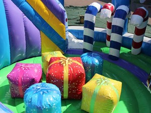 Castillo Inflable Comercial con Tobogán y Pared de Escalada, con Diseño de Globo de Nieve Navideño, Castillo Hinchable de PVC con Muñeco de Nieve - Product Image 4