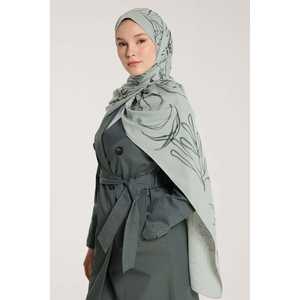 Pañuelo de Seda Satinada de Lujo Pure Tone con Diseño Personalizado de Hojas en Verde Claro con Detalles Oscuros para Primavera/Verano - Product Image 2