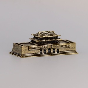 Los adornos de mesa de centro de latón puro más vendidos de KI Tengqiao, con diseño del Estrado de Tiananmen, para sala de estar y hogar, y figuras decorativas para escritorio de oficina. - Product Image 1