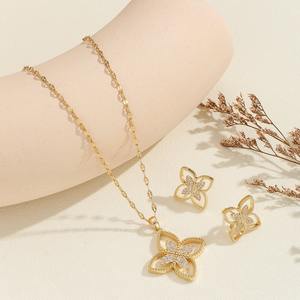 Ensemble de 2 pièces de bijoux punk : <span class=keywords><strong>boucles</strong></span> <span class=keywords><strong>d</strong></span>'<span class=keywords><strong>oreilles</strong></span> <span class=keywords><strong>et</strong></span> <span class=keywords><strong>collier</strong></span> en cuivre <span class=keywords><strong>et</strong></span> zircon, style trèfle à quatre feuilles, cadeau de mariage pour femme, chaîne assortie, ne se <span class=keywords><strong>d</strong></span>écolore pas - Product Image 1