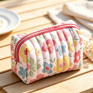 Sac de maquillage matelassé floral personnalisé écologique en gros, sac cosmétique portable pour filles, idéal pour l'extérieur - Grande Vente - Product Image 3