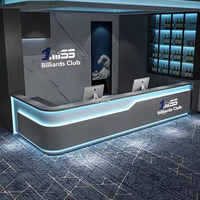 Salle de billard de style industriel et comptoir de caisse de salle de sport et réception de bar et table d'angle de salon pour café Internet Esports