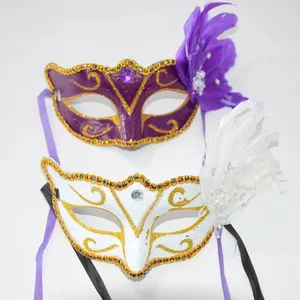Venta al por mayor artesanía decoración a granel centros de mesa carnaval Halloween al por mayor artesanía plumas mascarada fiesta máscara para manualidades