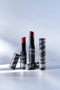 Lápiz Labial Naughty Percent Melting Shine 01 Bad Habit, Acabado Brillante, Hidratante, 4.5g, Fabricante OEM - Product Image 6