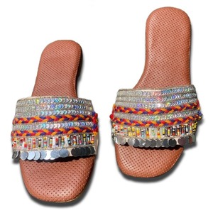 Sandales plates ethniques faites à la main pour femmes, ornées de perles, confortables et élégantes – Vente en gros - Product Image 4