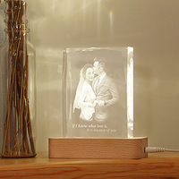 Cube en cristal de luxe gravé au laser 3D, écologique, ornement lumineux LED personnalisé, souvenir de mariage personnalisé pour les couples