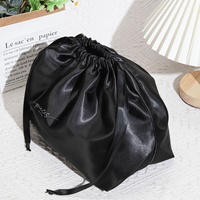 Grand sac à cordon en satin à fond carré personnalisé Sac à provisions de voyage haut de gamme Pochette cadeau de promotion pour le maquillage Sac à poussière en soie