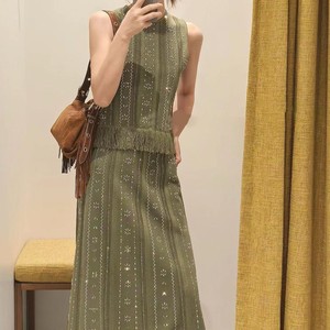 Completo Estivo 2026: Top Lavorato a Maglia con Strass Floreali e Orlo a Nappe + Gonna Midi a Vita Alta - Product Image 3