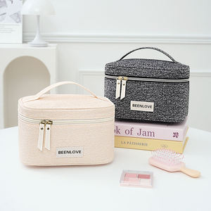 Sac de toilette de voyage portable de grande capacité en polyester avec un style tendance et une fermeture éclair, portable - Product Image 4