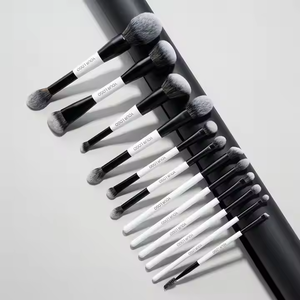 Set di Pennelli da Trucco a Doppia Testa di Tendenza 2026, Scatola Personalizzata con Logo Privato, Manico in Legno Bianco e Nero, Pennelli con Setole Morbide per il Viso Femminile - Product Image 1
