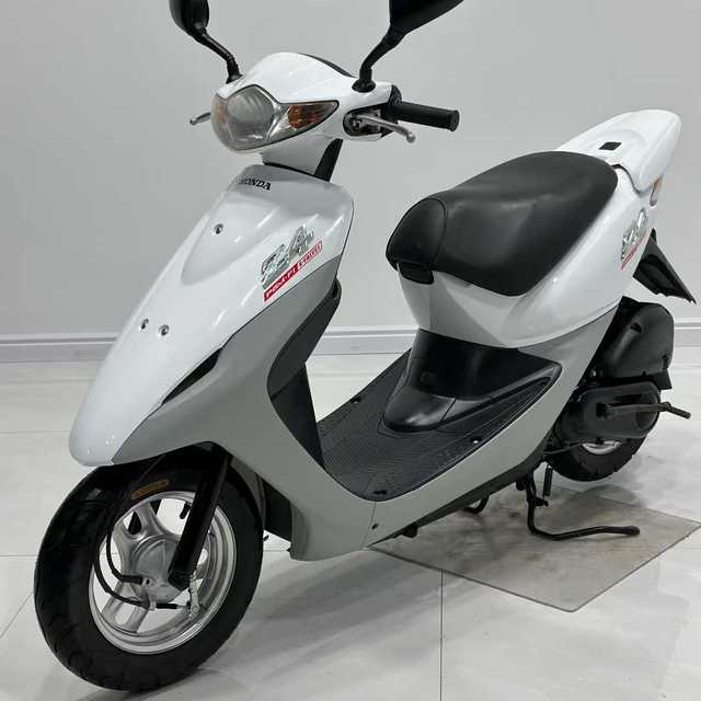 Hondaa Z4 50cc 4-Stroke Gas Scooter Fuel-Efficient Urban Commuter Rides