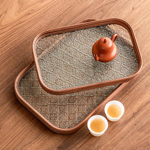 Bandeja de té y postres con vidrio en relieve y estructura clásica de madera - Product Image 5