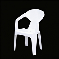 Chaise de salle à manger en plastique couleur personnalisée, haute résistance, monobloc, fauteuil de salon en plastique blanc courbé pour la restauration commerciale
