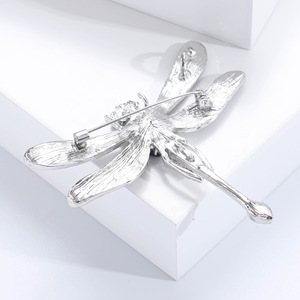 Broche con forma de libélula de piedras preciosas coloridas hecho a mano, broche versátil personalizado para mujer, broche de joyería de flores para el pecho - Product Image 2