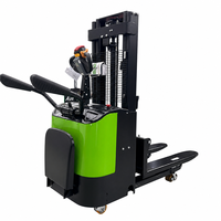 Stacker Elektrik Angkat Tinggi 4.5m Tiga Tingkat Tiang 2 Ton Stand-on Pallet Stacker Forklift Baterai 48V Peralatan Gudang CE