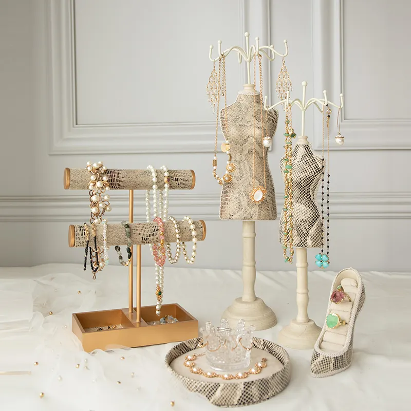 Commercio all'ingrosso da tavolo stile pelle di serpente bambola mannequin jewelry display set per la collana anello di visualizzazione di stoccaggio