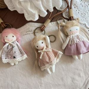 Portachiavi con Mini Bambola <span class=keywords><strong>di</strong></span> Stoffa Fatta a Mano, <span class=keywords><strong>Vestito</strong></span> in Pizzo, Bambola Morbida in Cotone Peluche, Decorazione per Borsa per Bambini - Product Image 3