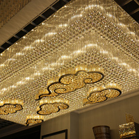 Plafonnier LED contemporain carré en or de luxe, en forme de nuage, avec cristaux, luminaire créatif en cristal pour la décoration de hall d'hôtel