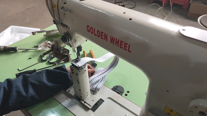 TL-11 Sewing Sweatband Guide Hold Sweatband Fixture Assemble Crown of Cap