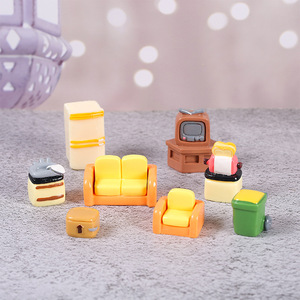 Juego de muebles en miniatura, sofá de simulación, televisor, panificadora, bote de basura, accesorios para casa de muñecas, juguetes de resina para niños de 5 a 7 años - Product Image 1