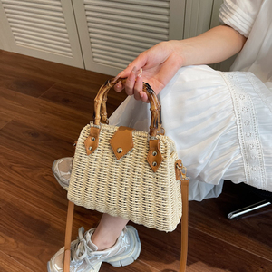 Sacs à <span class=keywords><strong>main</strong></span> <span class=keywords><strong>en</strong></span> paille pour femmes <span class=keywords><strong>sac</strong></span> fourre-tout tissé d'été à la mode panier de paille sacs à <span class=keywords><strong>main</strong></span> <span class=keywords><strong>en</strong></span> <span class=keywords><strong>osier</strong></span> à bandoulière et sacs à <span class=keywords><strong>main</strong></span> avec poignée <span class=keywords><strong>en</strong></span> bambou - Product Image 3