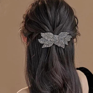 <span class=keywords><strong>Pince</strong></span> à cheveux polyvalente haut de gamme en alliage de <span class=keywords><strong>zinc</strong></span> avec texture feuille, 9 cm, pour femme, style vintage transfrontalier, idéale pour les franges, cadeau - Product Image 3