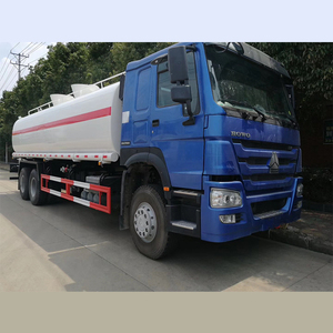 Camion-citerne à carburant diesel Sinotruk Howo neuf 6x4, capacité de 20 000 litres - Product Image 1