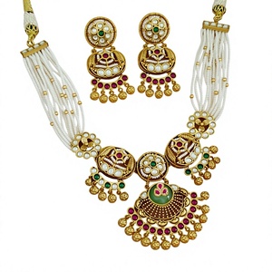Juego de Collar y Aretes de Alta Calidad con Perlas de Moissanita y Piedras Chapadas en Oro para Mujer, Joyería de Diseño para Bodas - Product Image 2