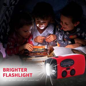 Venta caliente 2000mAh Solar & Dynamo Powered multifunción impermeable Radio DE EMERGENCIA SOS alarma LED <span class=keywords><strong>linterna</strong></span> AM/FM Radio portátil - Product Image 6