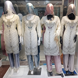 Costume Salwar pour femmes indiennes et pakistanaises traditionnelles tenue de créateur ethnique avec Dupatta brodé ou imprimé - Product Image 1