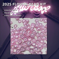 Vente en gros 2025 – Perles DIY en plastique multicolores de 8 mm en forme de fleur à cinq pétales pour bracelets faits à la main – Nouveauté très prisée