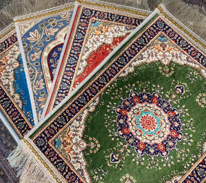 Tapis de prière portable en soie glacée antidérapant et lavable pour le Hajj, idéal pour l'avion et la maison – Articles ethniques musulmans - Product Image 3