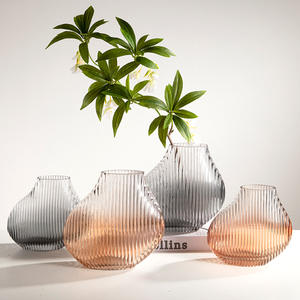 Jarrón de Vidrio Soplado a Mano con Rayas Verticales Degradadas Estilo Europeo, Decoración de Estilo Ins, Creativo para Arreglos Florales en la Sala de Estar - Product Image 3