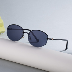 Gafas de Sol Elegantes sin Montura, Marco Negro, Lentes de PC con Protección UV400 para Mujer, Diseño Moderno 2025 - Product Image 1