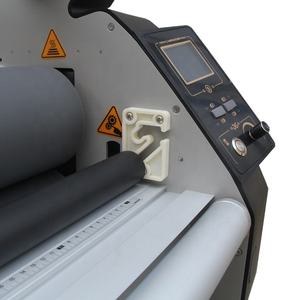 Fabrieksprijs 63 Inch 1600Mm 160Cm 1.6M Breed Groot Formaat Elektrische Auto <span class=keywords><strong>Roll</strong></span> Koude En Hete Laminator Met Snijders - Product Image 4