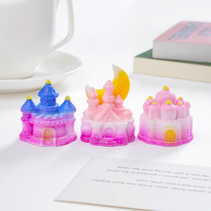 KI yuewu Casa de Muñecas de Castillo Pequeño con Luna Brillante de Cuento de Hadas, Accesorios Decorativos DIY, Adornos Pequeños de Resina para Coche y Escritorio - Product Image 3