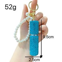 Mini flacon de parfum portable populaire incrusté de diamants, porte-clés avec chaîne de perles et strass, vaporisateur à pression pour accessoire de sac féminin