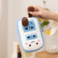 Figurines en peluche créatives et réalistes en forme de téléviseur et radio vintage avec personnages de dessins animés, idéales comme cadeaux, vente en gros