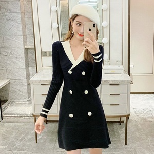 Mini <span class=keywords><strong>abito</strong></span> lavorato a maglia doppiopetto a maniche lunghe da donna all'ingrosso <span class=keywords><strong>abito</strong></span> Casual con scollo a v e colletto rovesciato - Product Image 3