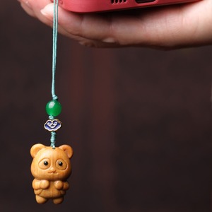 Portachiavi con Ciondolo Panda in Legno Intagliato a Mano, Ornamento Pendente in Stile Cinese, Charm per Borsa o Telefono, Souvenir Artigianale - Product Image 5