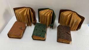 Carnets en cuir écologiques à motif floral en relief, aspect antique, papier fait main, design floral vintage, livre de poche 46 - Product Image 4