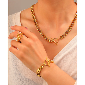 Juego de Joyería de Acero Inoxidable Chapado <span class=keywords><strong>en</strong></span> <span class=keywords><strong>Oro</strong></span> al por Mayor, <span class=keywords><strong>Cadena</strong></span> <span class=keywords><strong>Cubana</strong></span> con Hebilla de Diamantes, Collar y Pulsera Unisex Simple para Regalo o Fiesta - Product Image 3