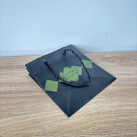 Bolsa de Regalo de Papel Impresa Personalizada de Lujo 2026 con Asas de Cuerda Trenzada para Empaque de Chocolate de Alta Gama y Marca Premium