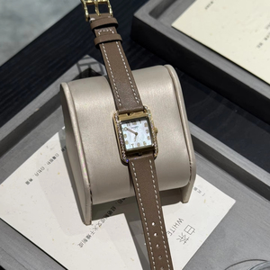 Montre analogique carrée de luxe pour femme H Brand 2025 avec petit bracelet en cuir, cadran en cristal, mouvement à quartz par Stop Watch - Product Image 5