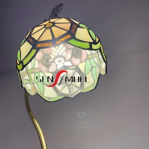 <span class=keywords><strong>Tiffany</strong></span> Style 8 pouces européen rétro LED Table décorative lampe de bureau Art coloré verre teinté-coupé abat-jour en étain soudé - Product Image 3