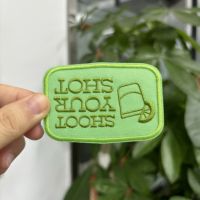 Échantillon gratuit tissu personnalisé brodé Patch Badges lettre patchs pour vêtements