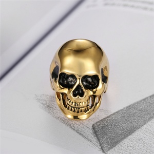 แหวนนิ้วทองคำดีไซน์ใหม่ปี 2026 เครื่องประดับผู้ชาย แหวนหัวกะโหลกสีทองสแตนเลส - Product Image 3