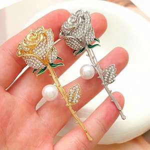Elegante broche coreano de rosas con cristales exquisitos, chapado en plata, para decoración de abrigos y trajes. - Product Image 2