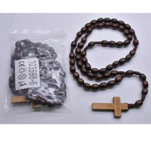 Collier de prière en bois fait main, perles en forme de riz brun, pendentif croix, bijoux religieux unisexe - Product Image 2